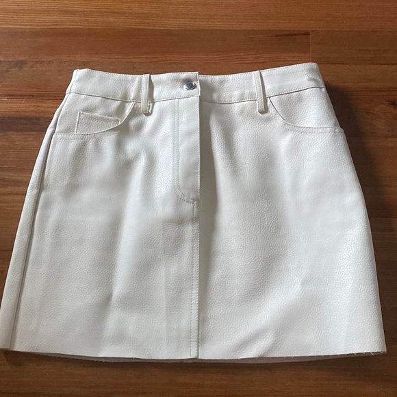 NWT forever 21 faux leather cream skirt - Picture 1 of 3
